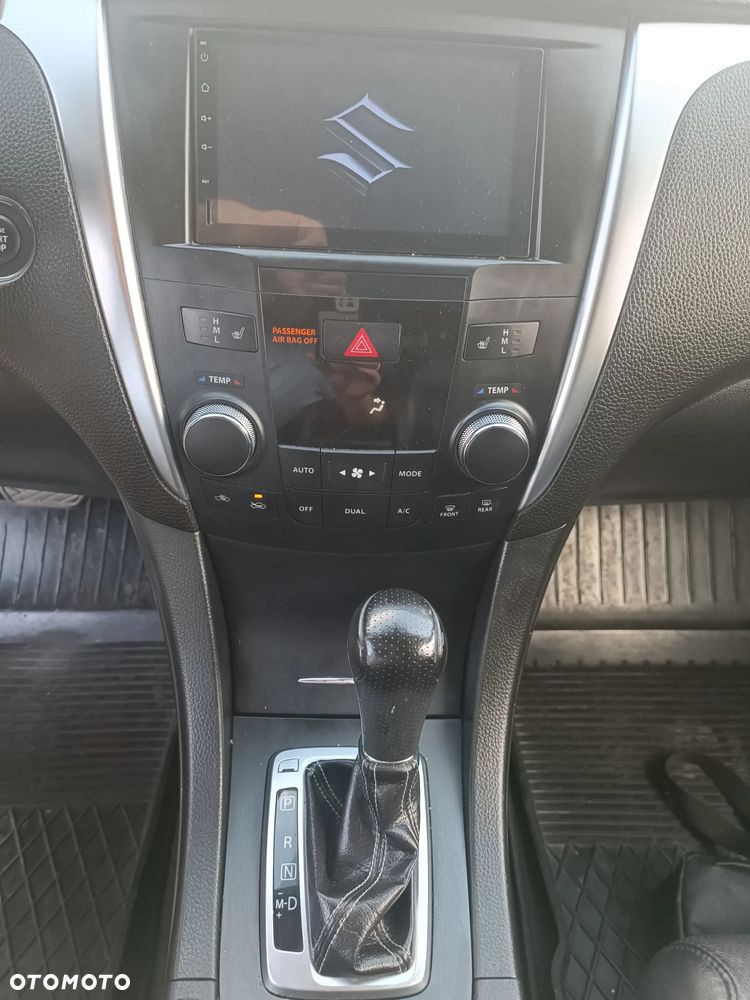 Suzuki Kizashi 2.4 Sport 4WD CVT - 2
