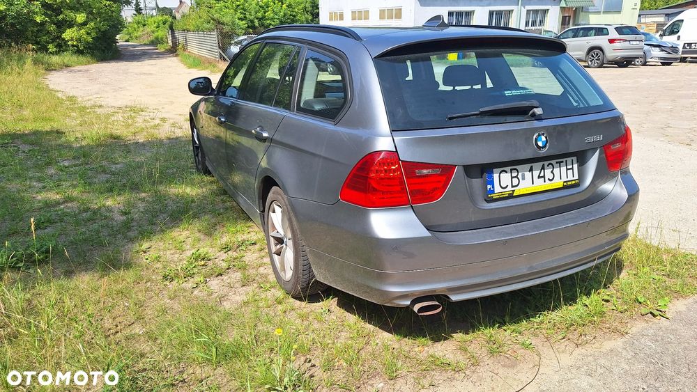 BMW Seria 3 318i - 4