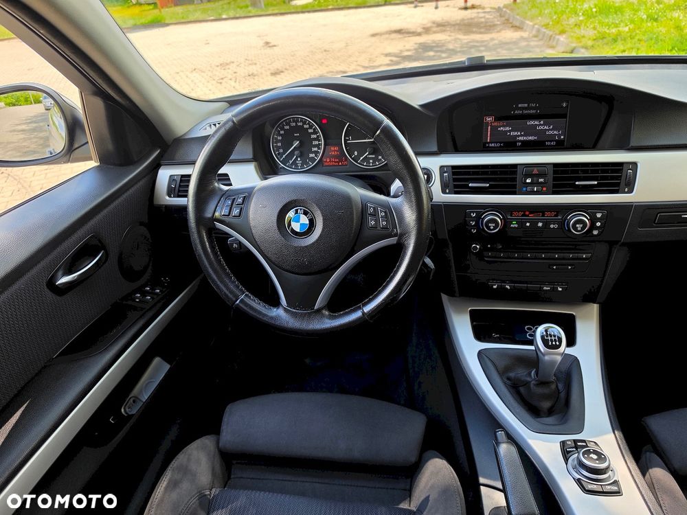 BMW Seria 3 318d - 27