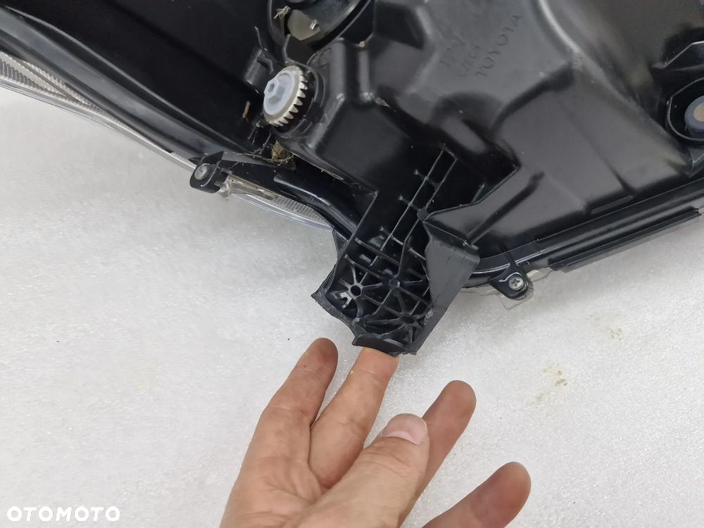 TOYOTA YARIS IV 19- LEWA / PRAWA ZWYKŁA SOCZEWKA LAMPA PRZEDNIA PRZÓD , NR KOITO K0-6 , NR AUKCJI LA47 - 35