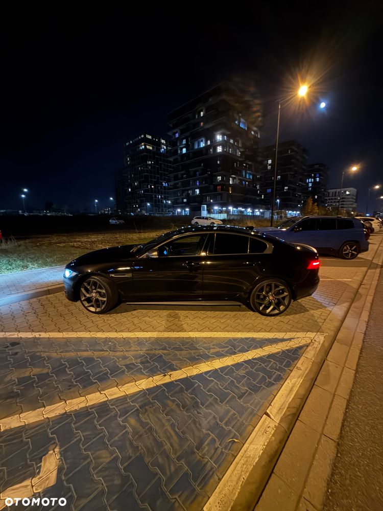 Jaguar XE 2.0 P300 AWD 300 Sport - 12