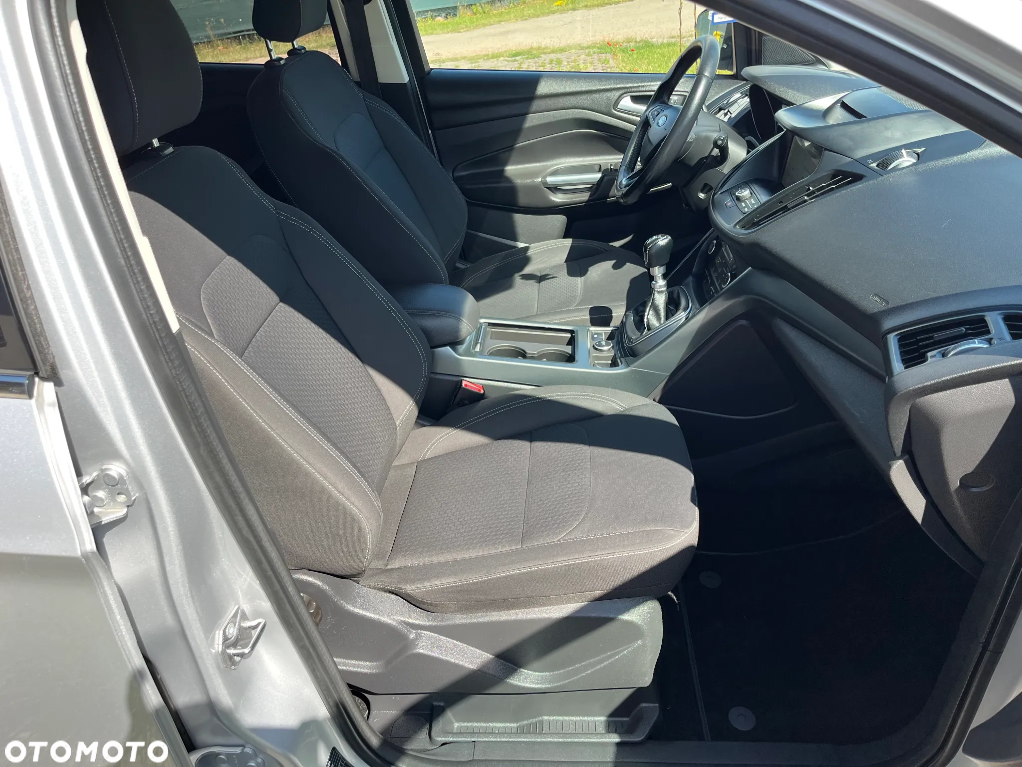 Ford Kuga 2.0 TDCi 2x4 Titanium - 25