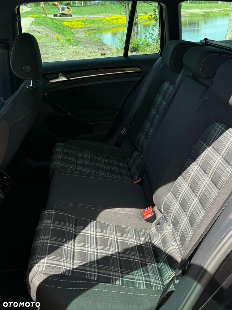 Volkswagen Golf 2.0 TDI BMT GTD - 11