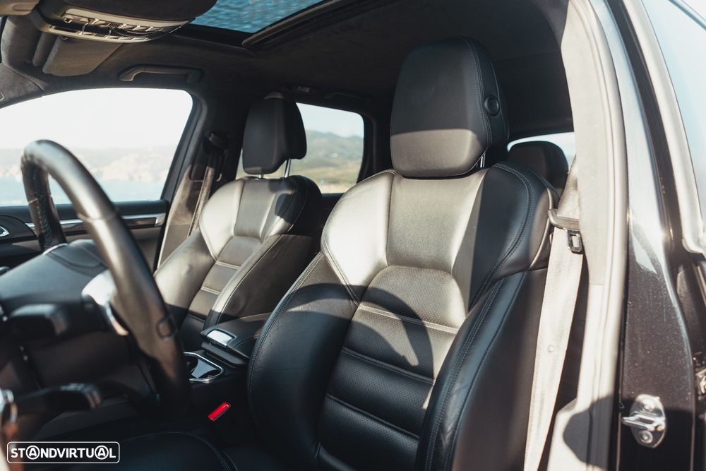 Porsche Cayenne Turbo - 28