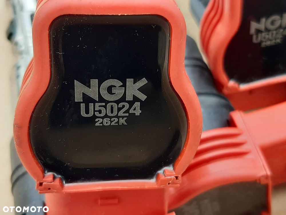 AUDI A8 D3 A6 C6 CEWKA ZAPŁONOWA NGK U5024 077905115T - 2