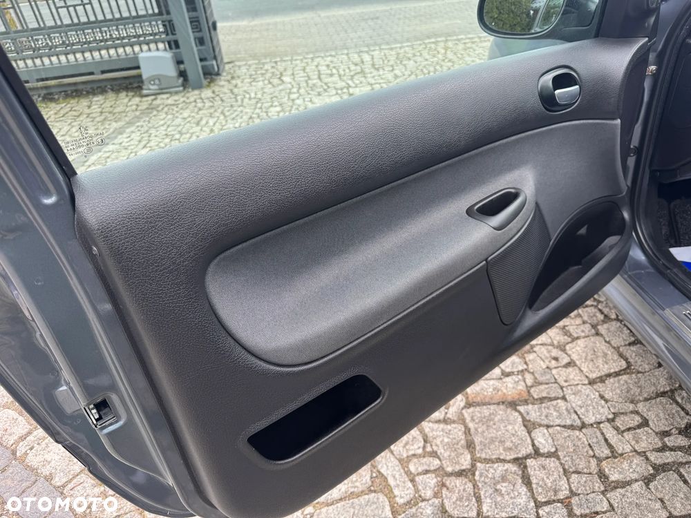 Peugeot 206 75 JBL - 26