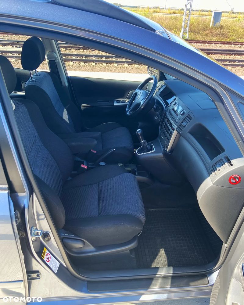 Toyota Corolla Verso - 10