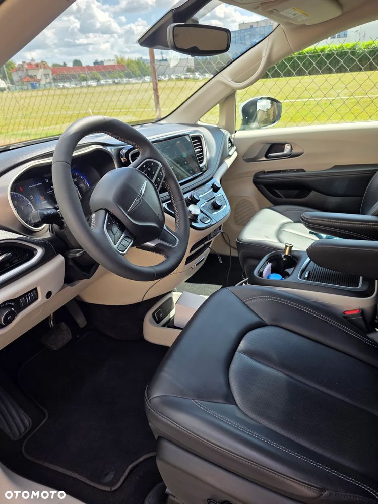 Chrysler Pacifica - 15
