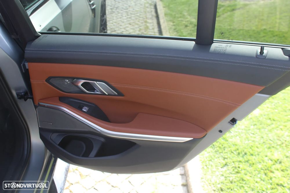 BMW M3 Competition xDrive Pack 50 anos M - 32