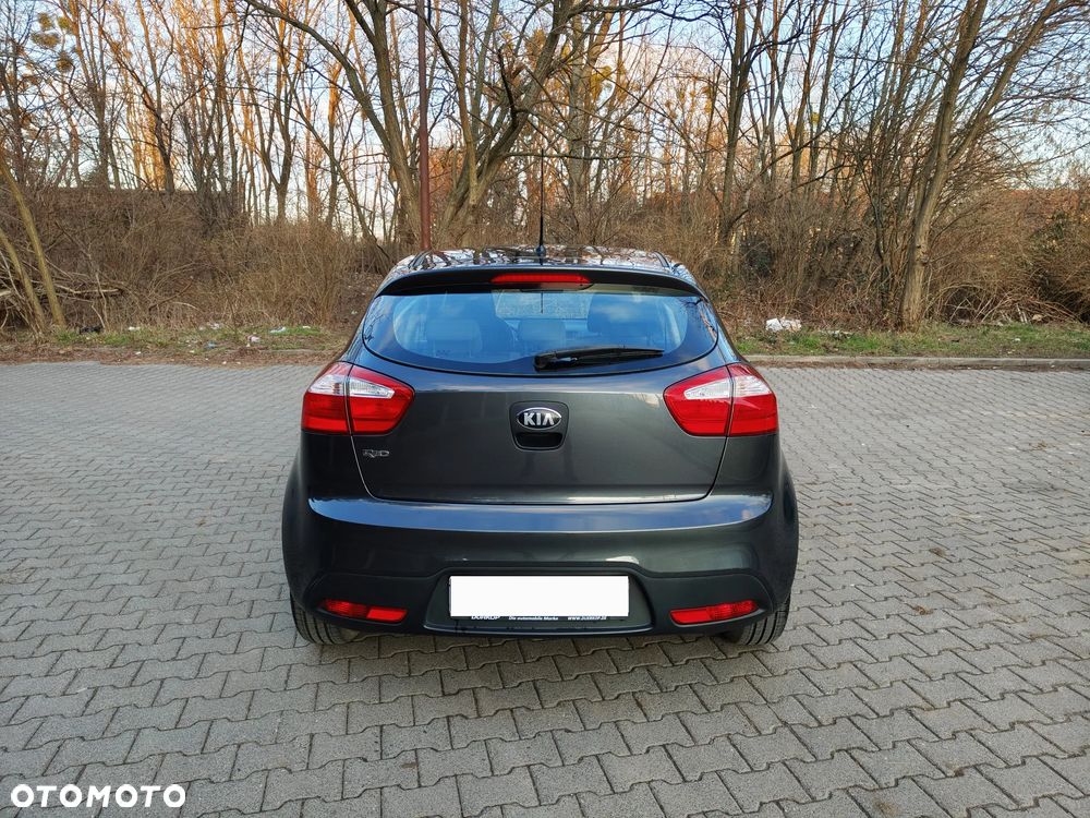 Kia Rio - 8
