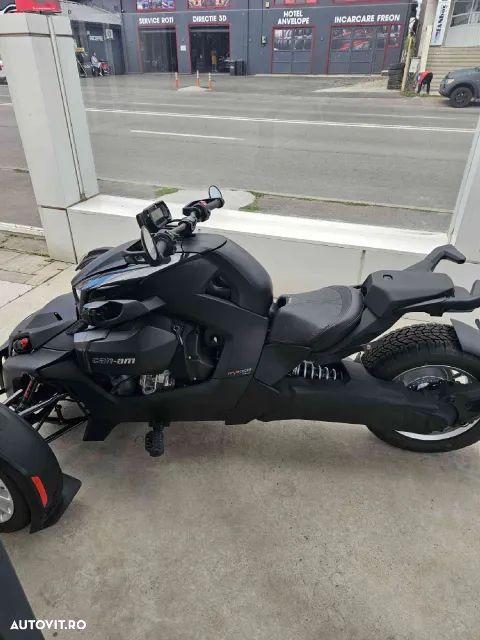 Can-Am Ryker 900 - 2