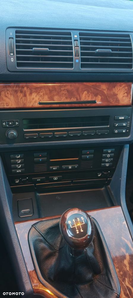 BMW Seria 5 528i - 12