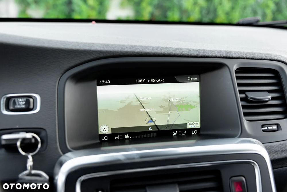 Volvo V60 D6 AWD Plug-in Hybrid Momentum - 32