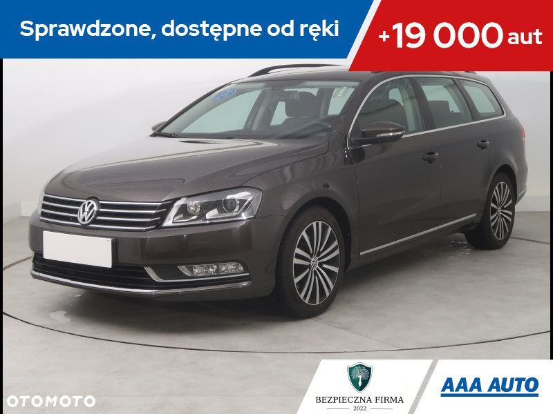 Volkswagen Passat - 1