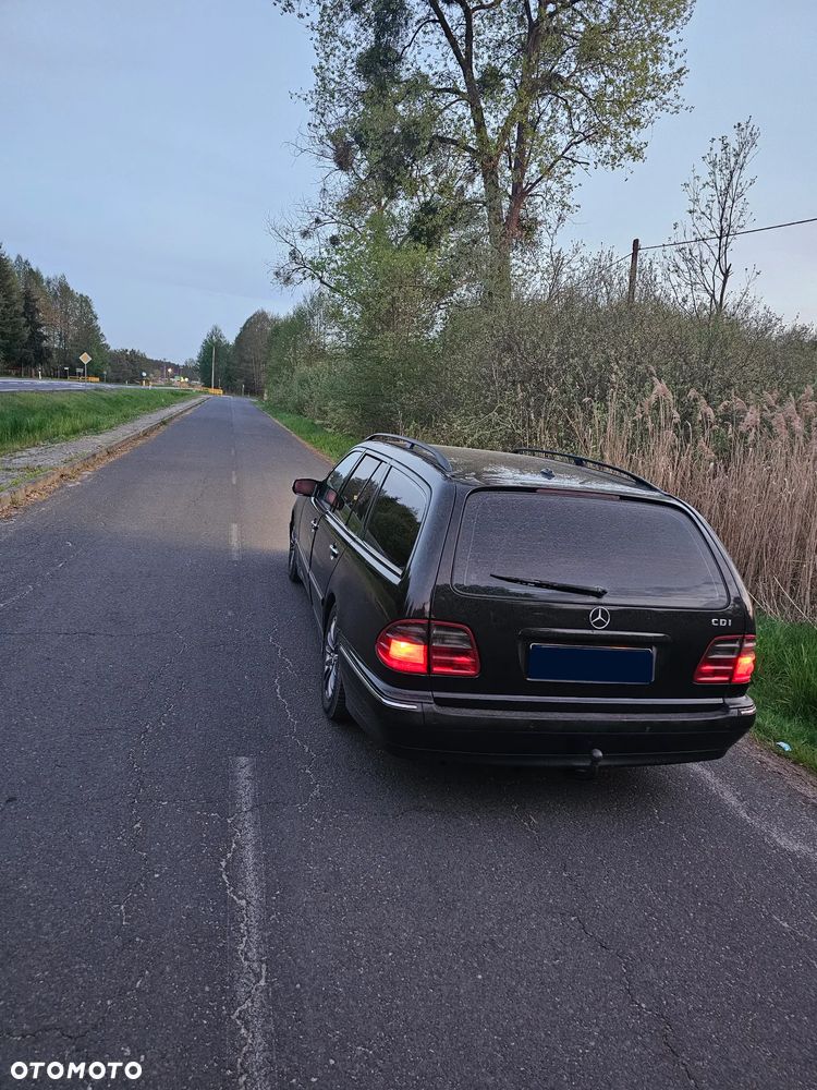 Mercedes-Benz Klasa E 320 T CDI Avantgarde - 5