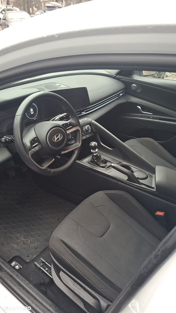 Hyundai Elantra 1.6 l 123 CP 6MT Highway - 9