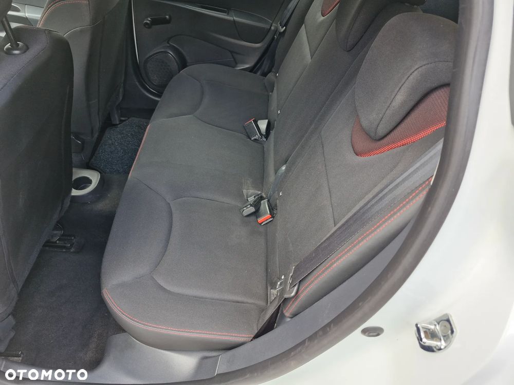 Renault Clio 1.2 16V 75 Life - 9