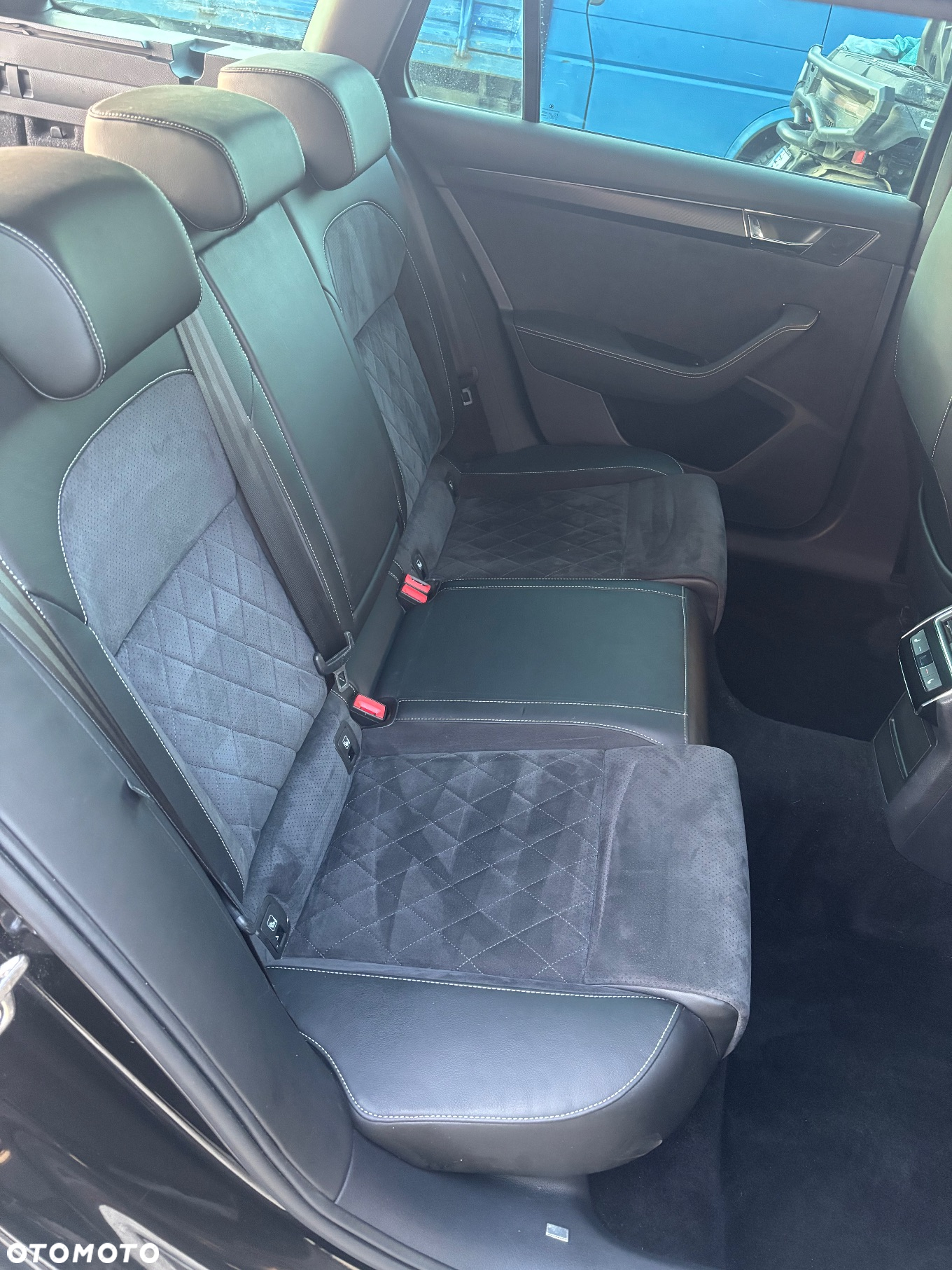 Skoda Superb 2.0 TDI DSG Sportline - 8