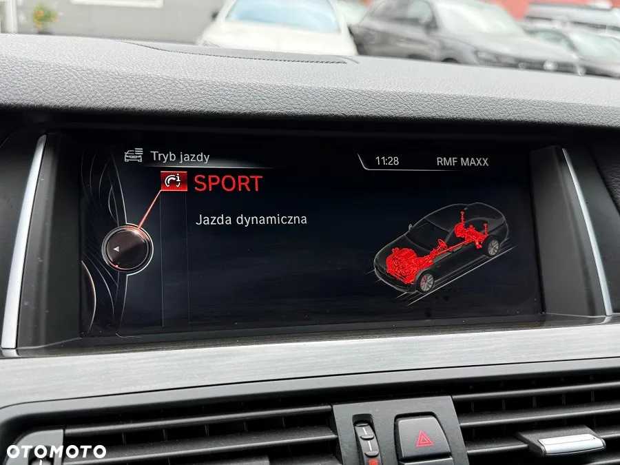 BMW Seria 5 528i xDrive - 33