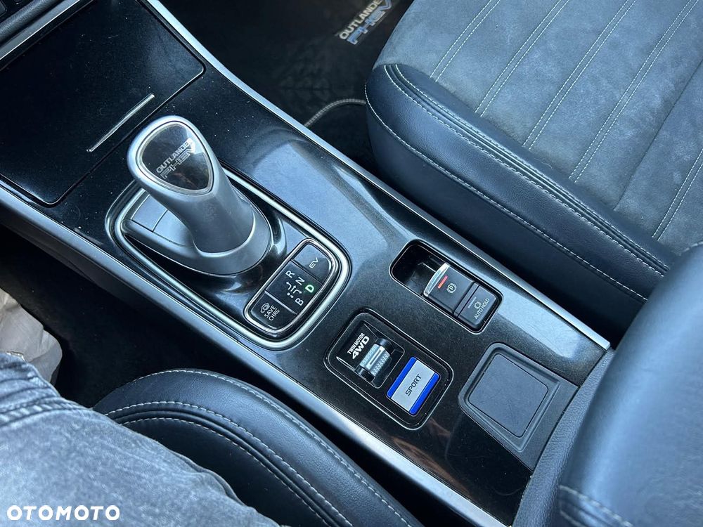 Mitsubishi Outlander - 17