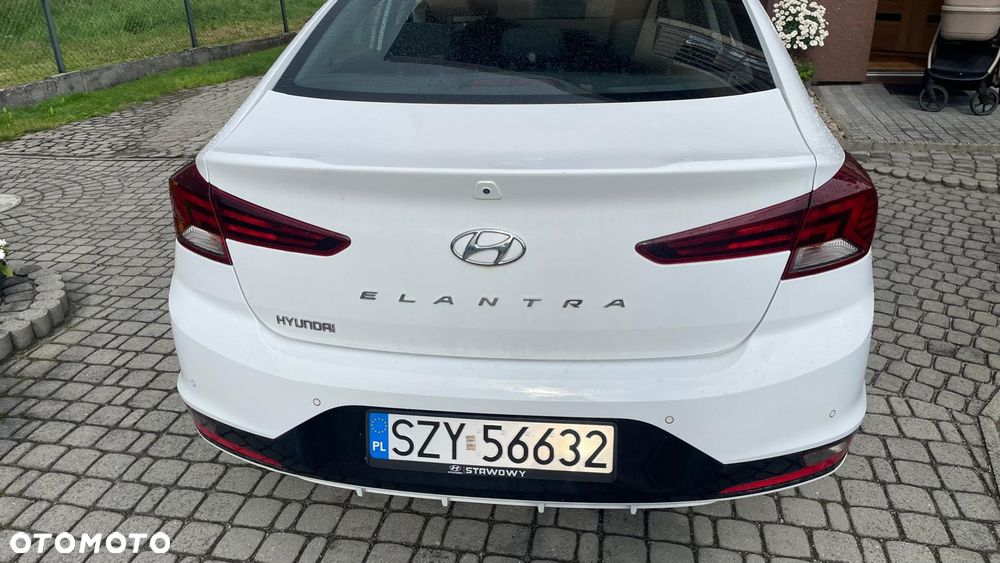 Hyundai Elantra 1.6 Comfort - 18