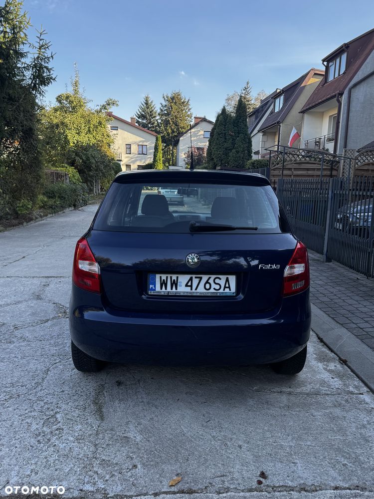 Skoda Fabia 2012 photo 4