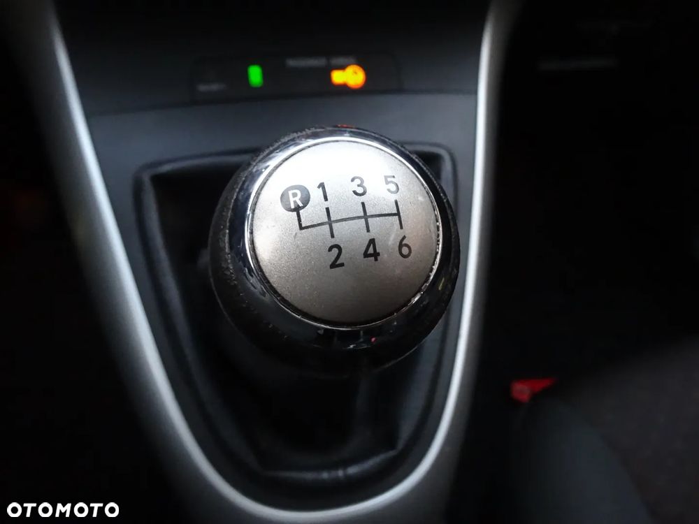 Toyota Verso 1.8 Sol - 32