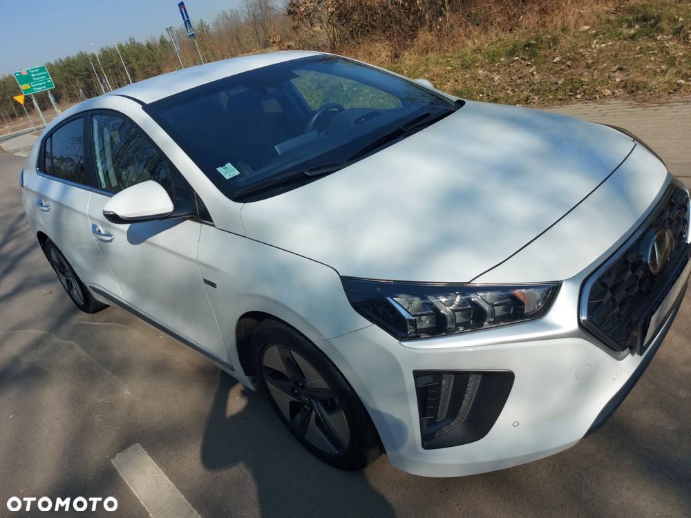 Hyundai IONIQ - 3