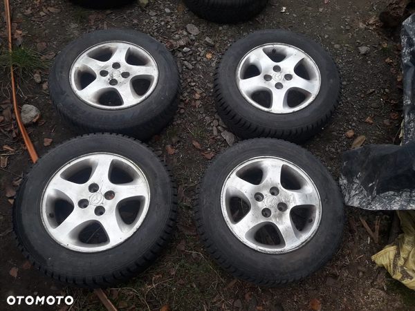Toyota Yaris Corolla Mazda 2 DE  323 323f  Alufelgi z oponami zimowymi 15 c 4X100