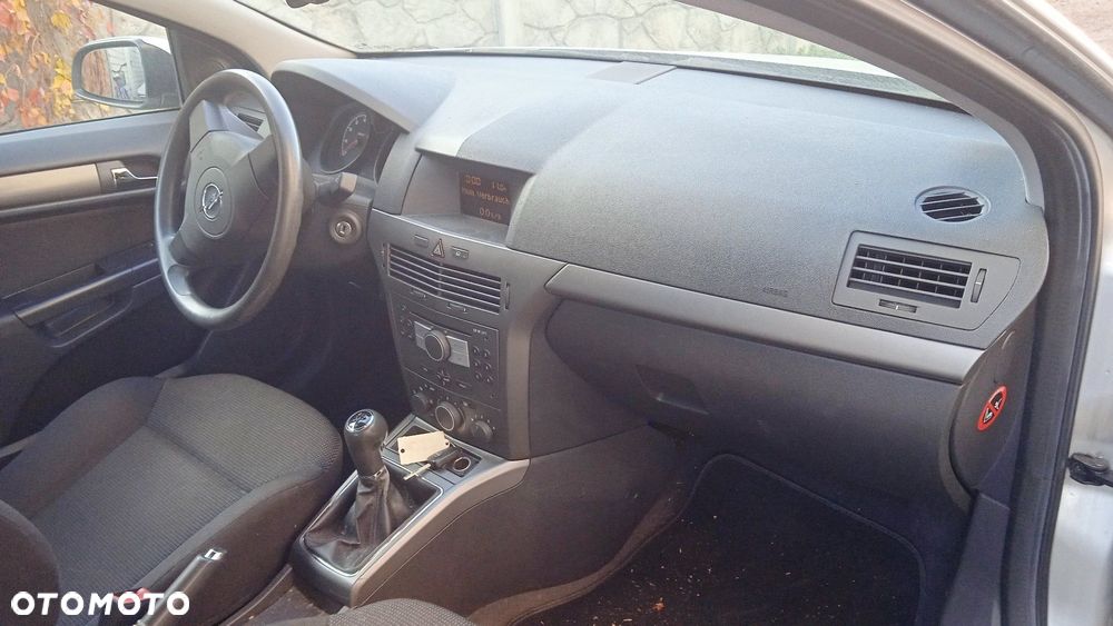 Deska rozdzielcza konsola Opel Astra III H GTC 3D - 4