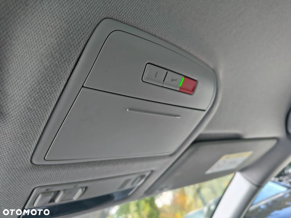 Skoda RAPID 1.0 TSI Style - 37