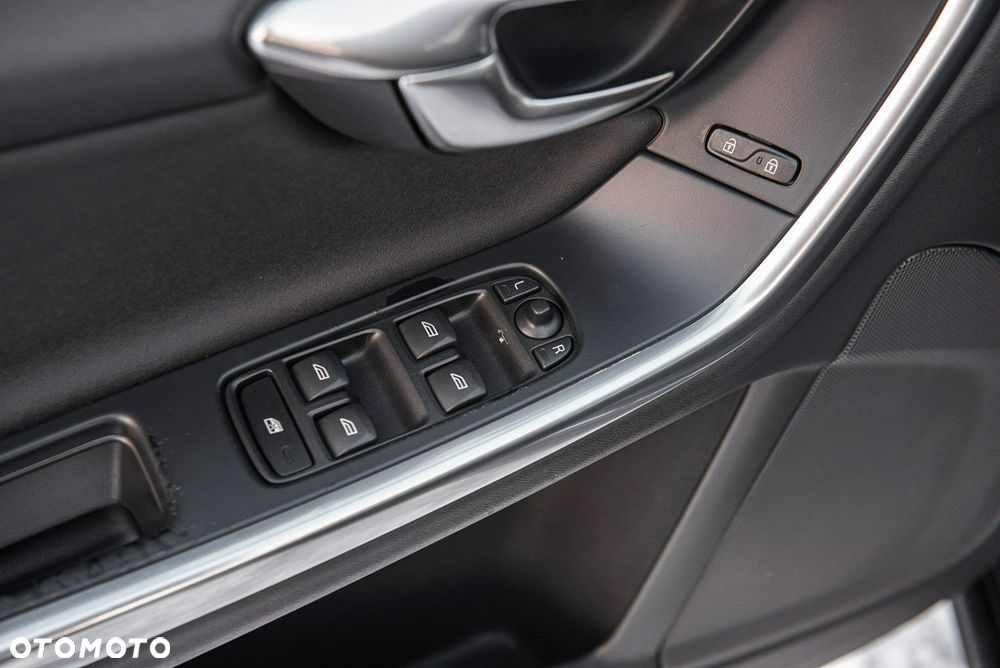 Volvo V60 D4 R-Design Momentum - 28