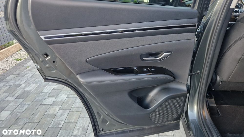 Hyundai Tucson 1.6 T-GDi HEV Executive 2WD - 33