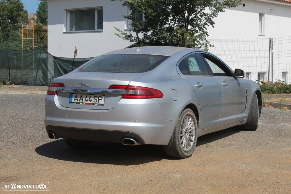 Jaguar XF 2.7 V6 Luxury - 2