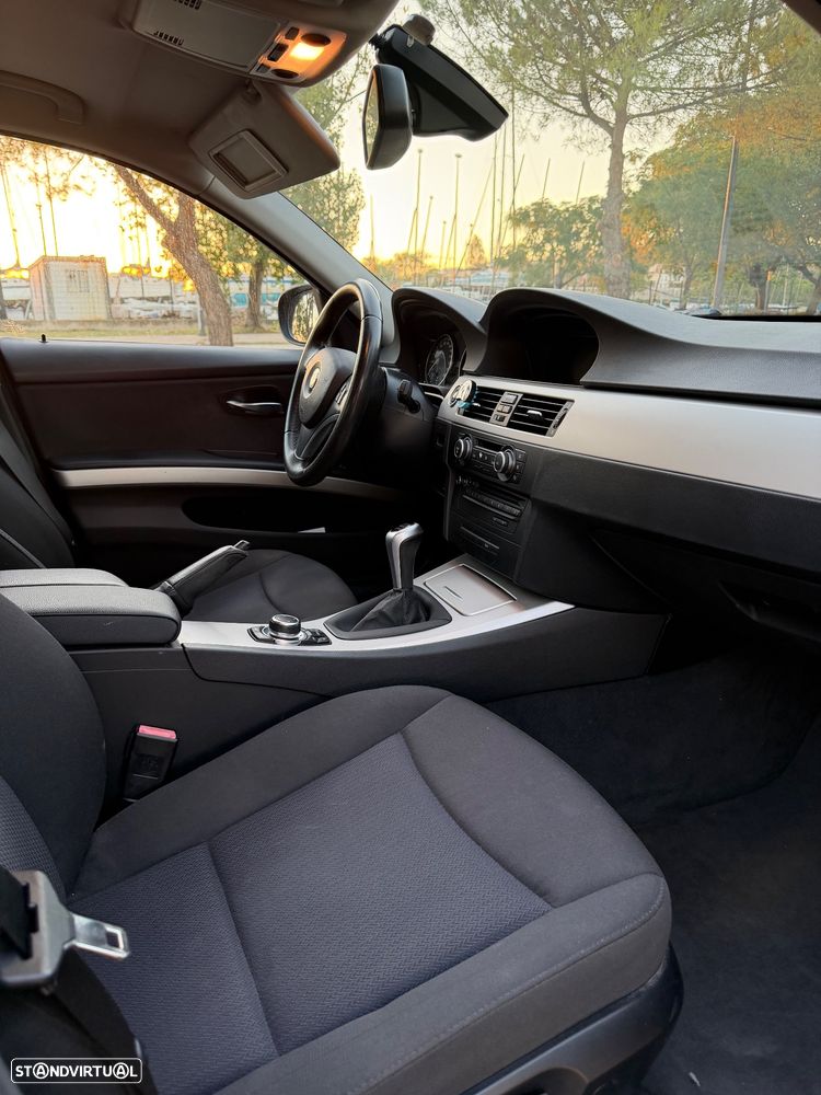 BMW 318 d Navigation Sport — fotografia 10