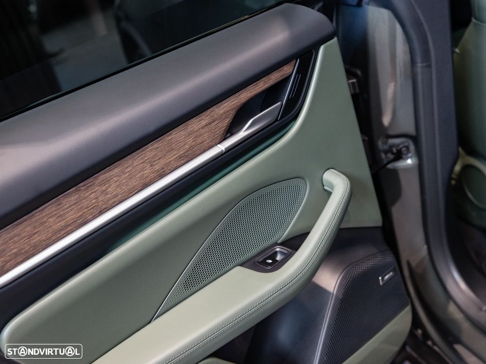 Porsche Macan Electric 4 - 35
