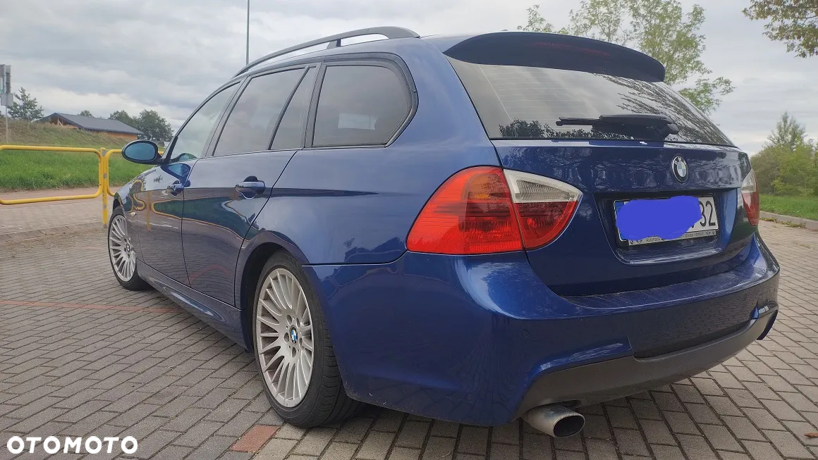 BMW Seria 3 318i Touring - 11