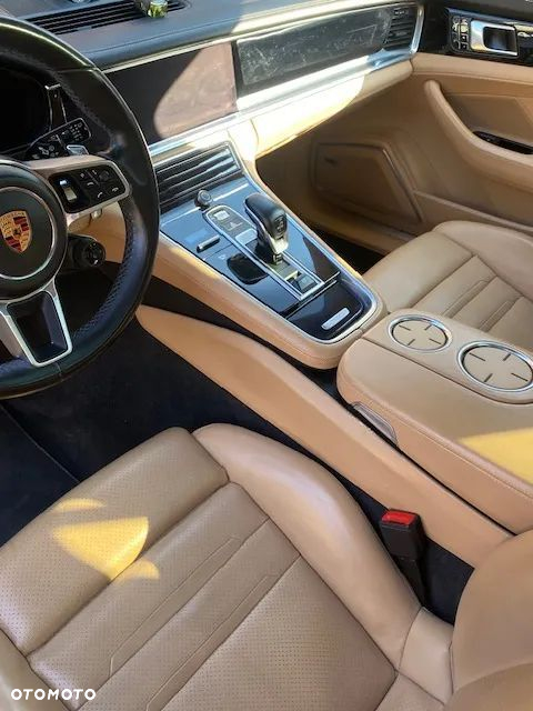 Porsche Panamera 4 E-Hybrid - 16