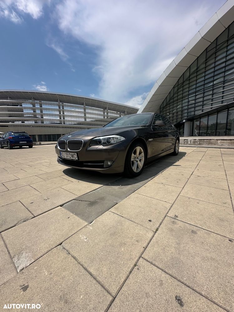 BMW Seria 5 520d Aut. Luxury Line - 16