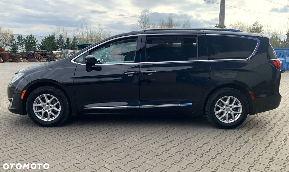 Chrysler Pacifica - 7