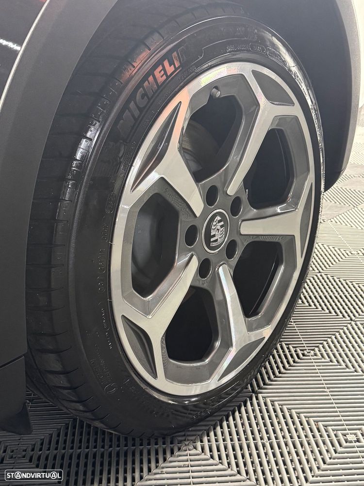 Porsche Taycan Cross Turismo 4 - 16