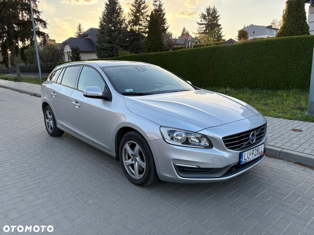 Volvo V60 T3 Kinetic - 1