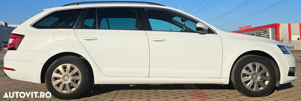 Skoda Octavia 1.6 TDI DSG Style - 3
