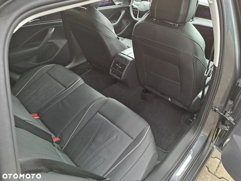 Volkswagen Passat 2.0 TDI SCR Elegance DSG - 16