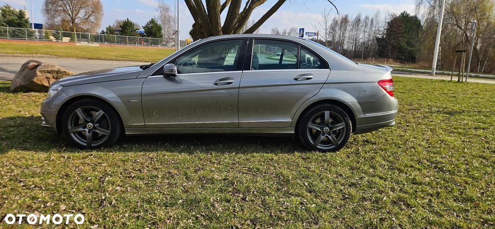Mercedes-Benz Klasa C 350 CGI 7G-TRONIC BlueEFFICIENCY Avantgarde - 27