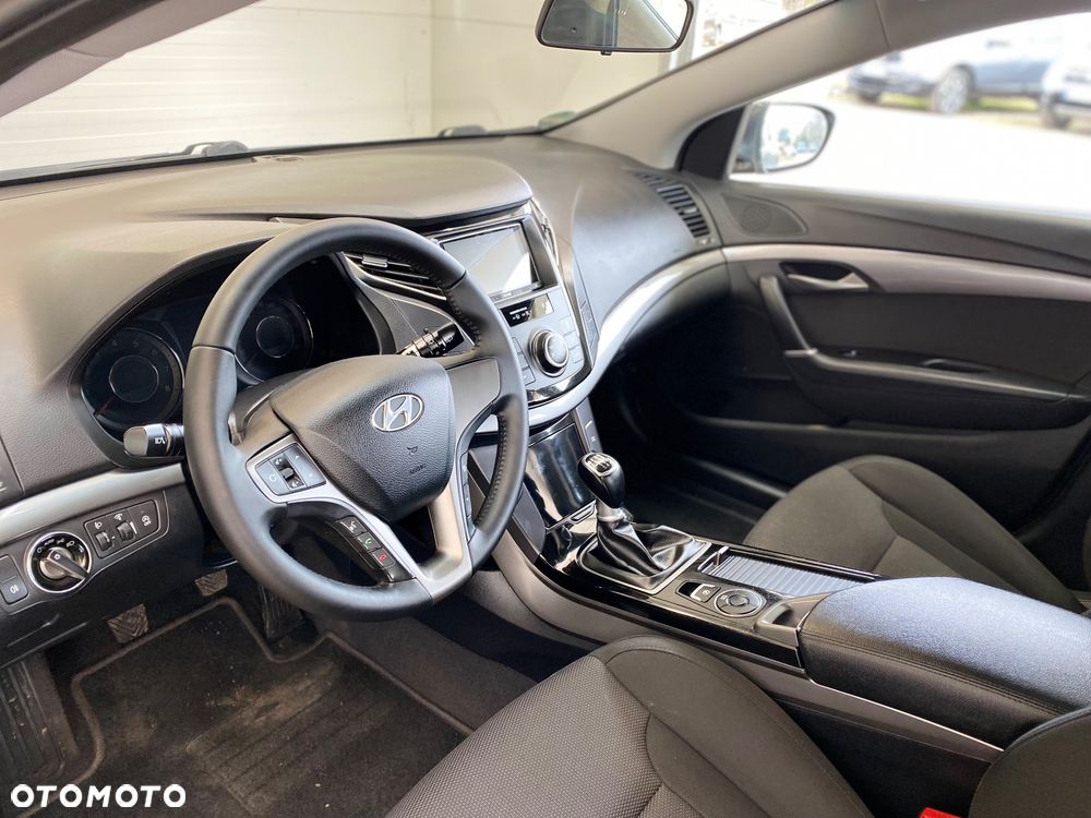 Hyundai i40 Kombi blue 1.6 Trend - 9