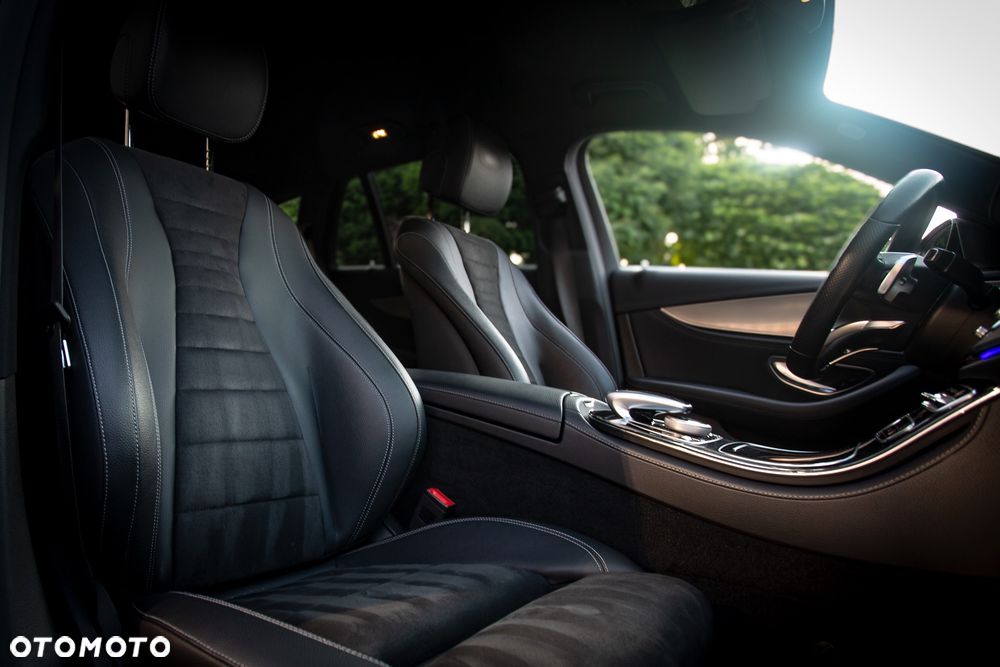 Mercedes-Benz Klasa E 220 d 9G-TRONIC - 24