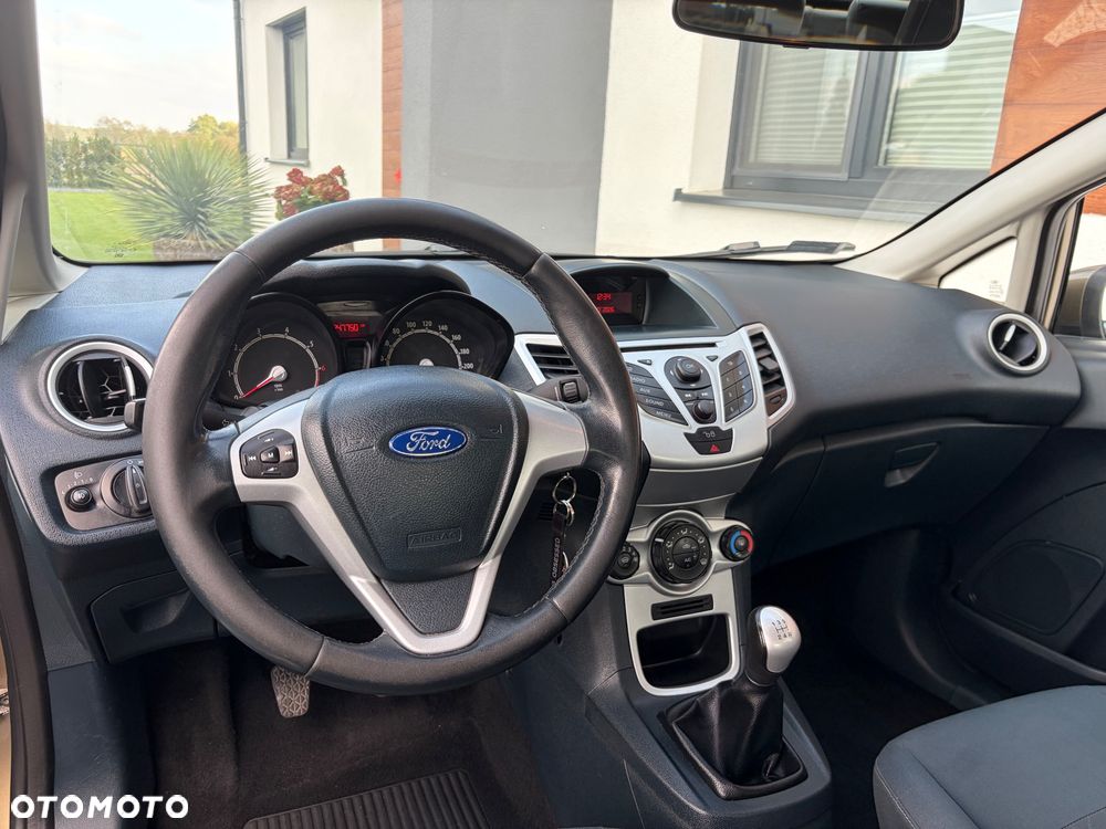 Ford Fiesta - 23