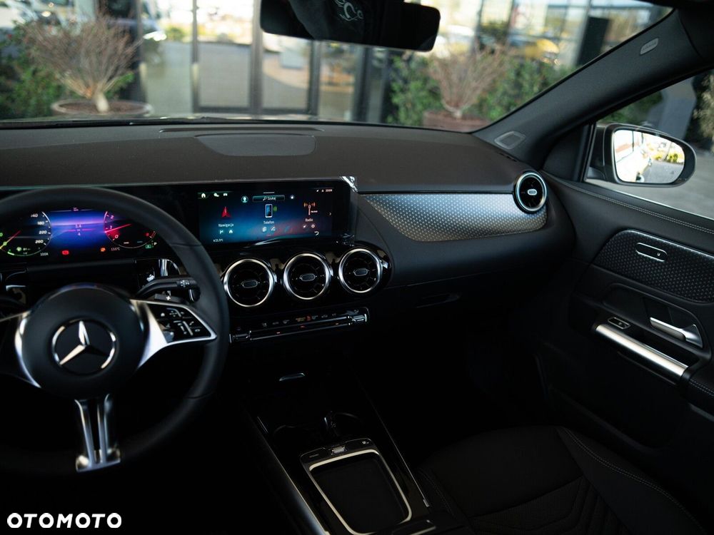 Mercedes-Benz GLA - 14