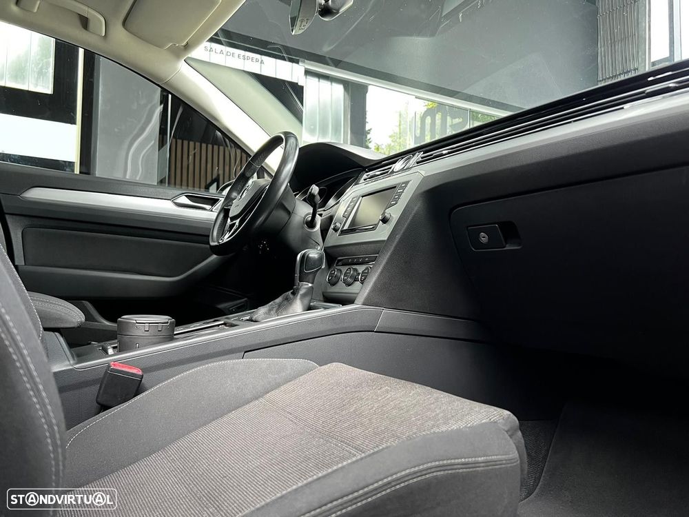 VW Passat 1.6 TDI DSG - 16